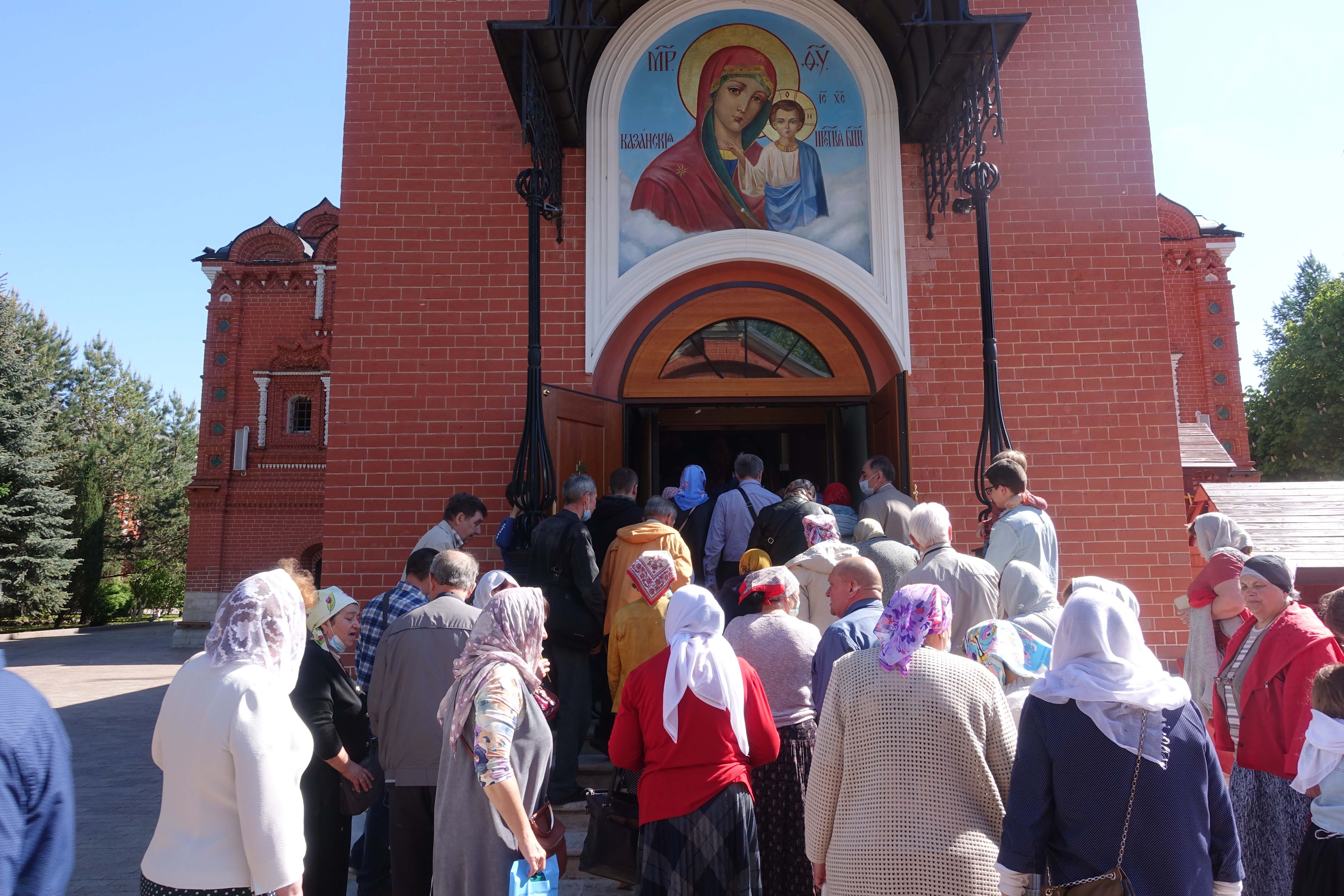 Престольный праздник в день перенесения мощей святителя Николая Чудотворца на подворье в Марково