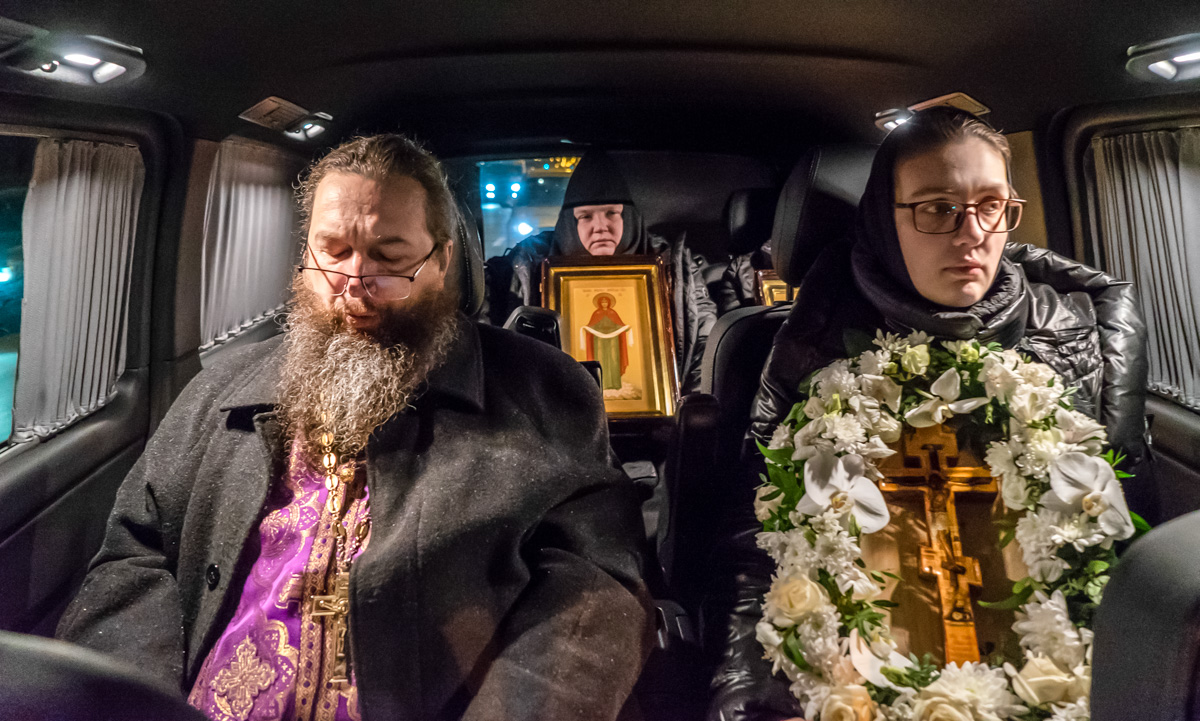 Игумения Феофания с сестрами объехали Москву по МКАДу и совершили молебное пение святой Матроне Московской