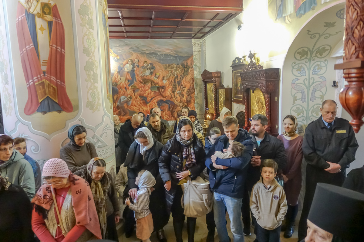 Великопостные богослужения в храме Казанской иконы Божьей матери на подворье в селе Марково