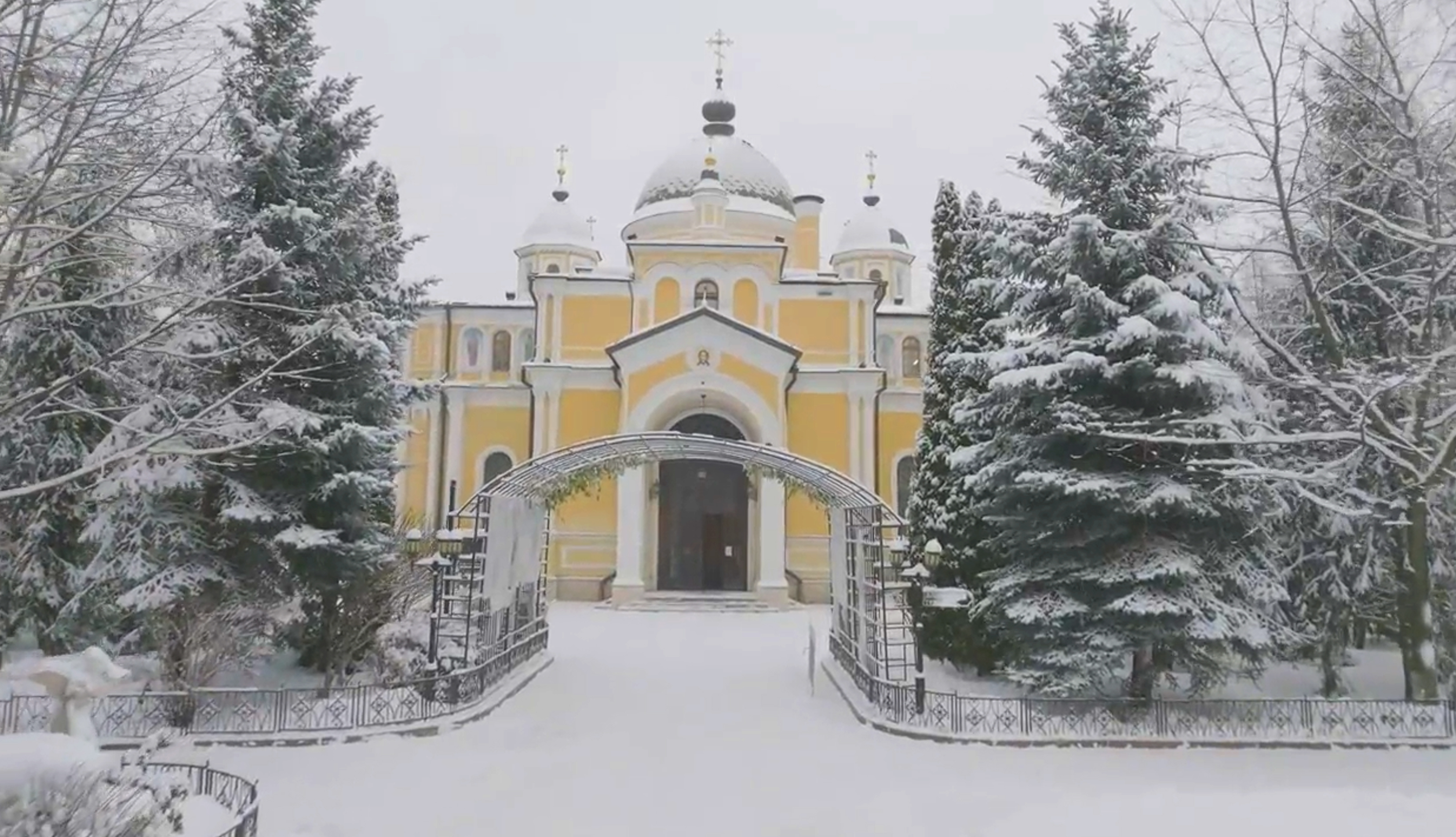 Зима в Покровском женском монастыре г. Москвы