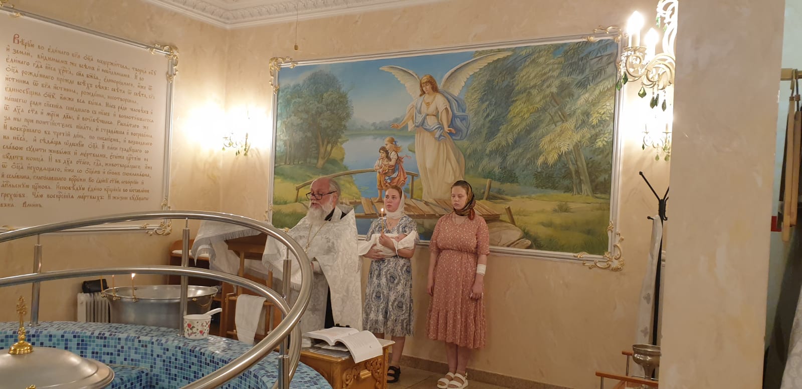 Таинство крещения в Покровском ставропигиальном женском монастыре