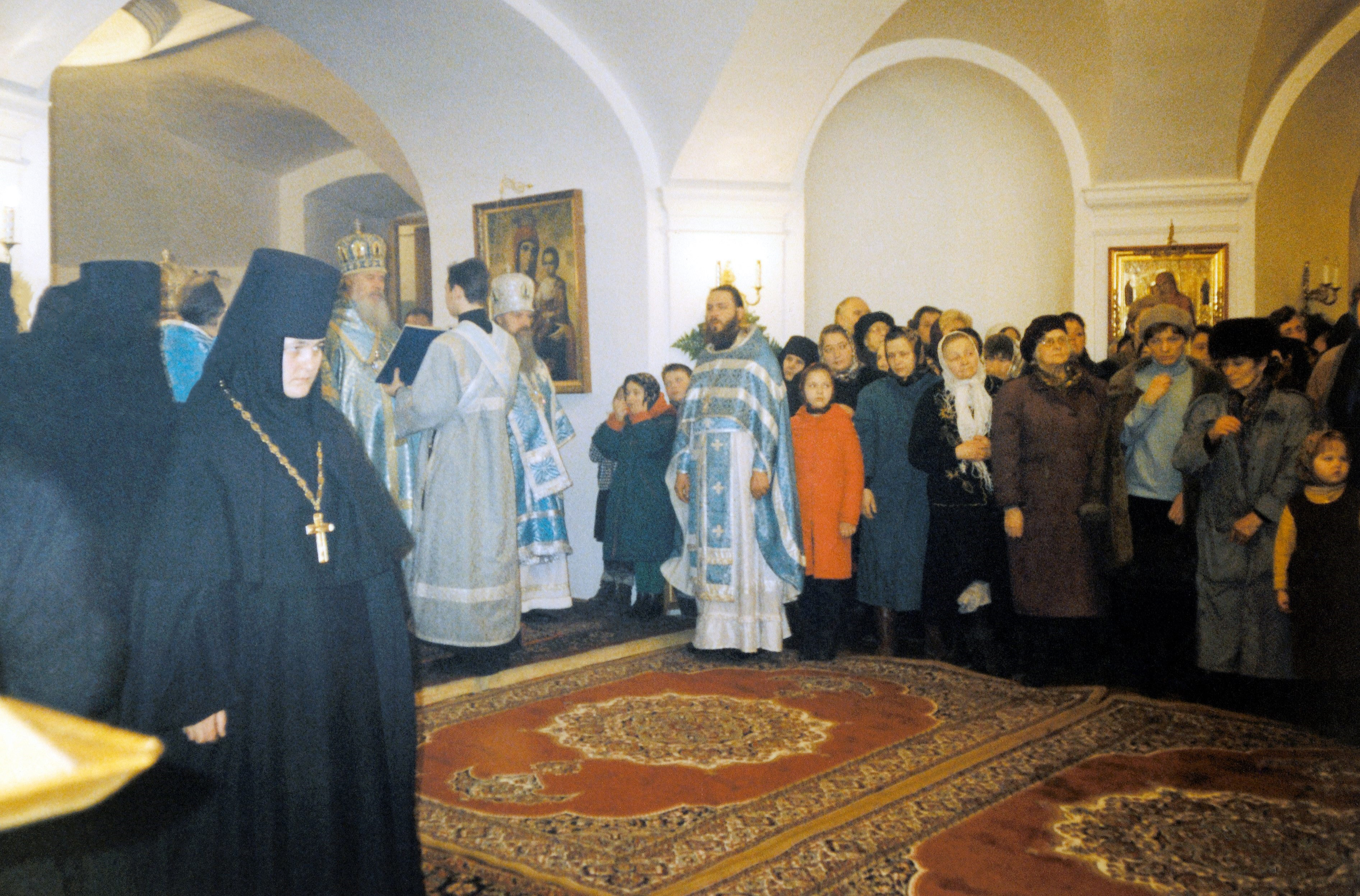 4 апреля 1998 года Святейший Патриарх Московский и всея Руси Алексий II возвел настоятельницу монастыря монахиню Феофанию в сан игумении
