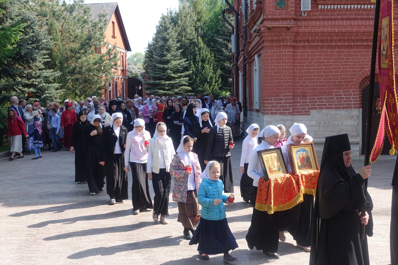Праздник святых Жен Мироносиц на подворье Покровского монастыря в селе Марково