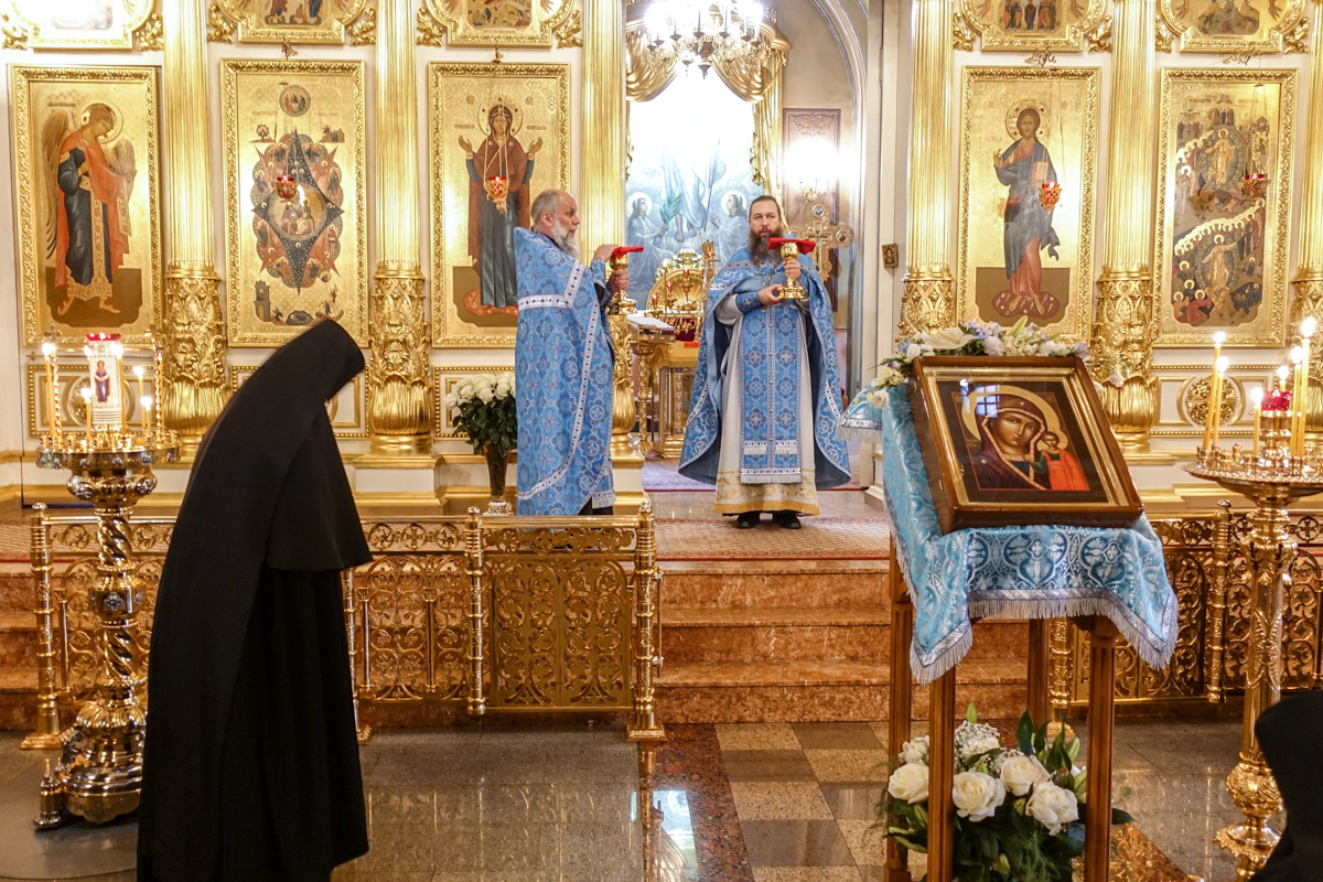 Праздник явления Казанской иконы Божией Матери в Покровском монастыре
