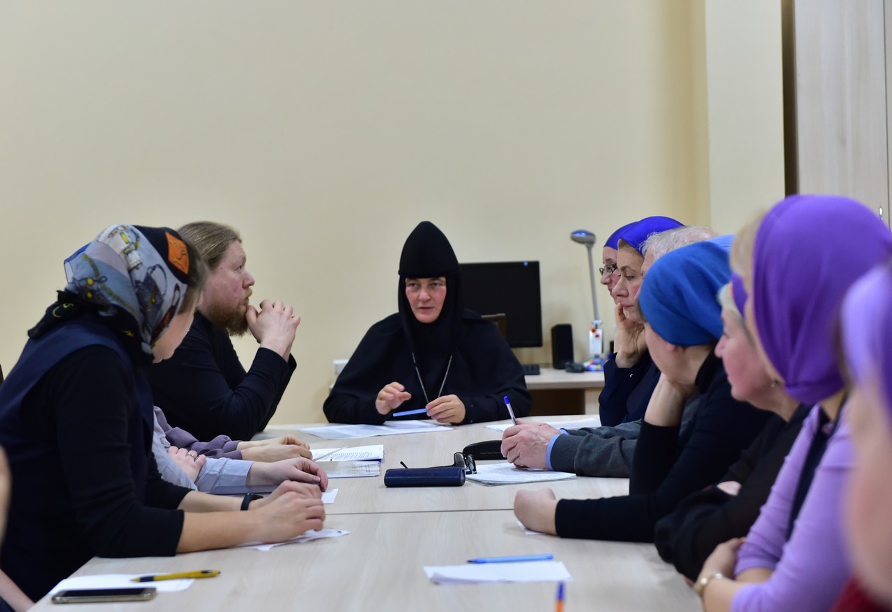 Встреча игумении Феофании с учителями православной гимназии в Троице-Лыково