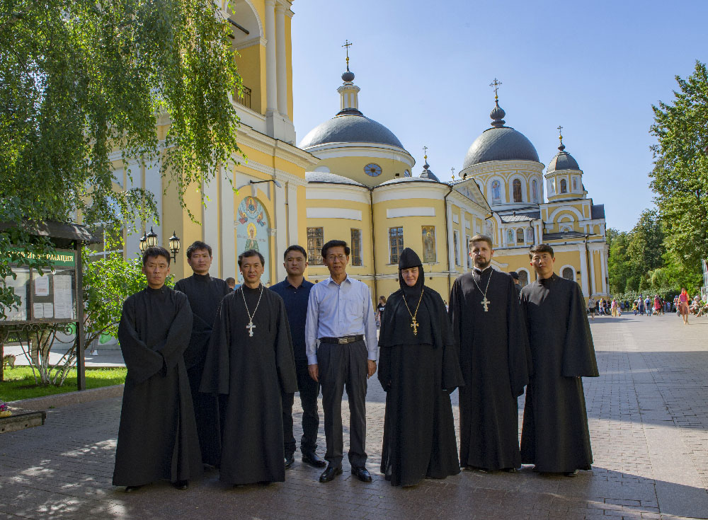 Делегация из КНДР посетила Покровский женский монастырь