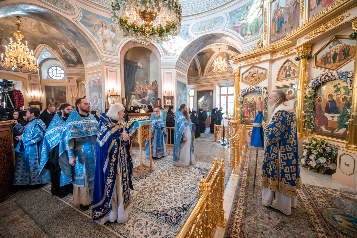 Божественную литургию в престольный праздник Покрова Пресвятой Богородицы совершил архиепископ Каширский Феогност