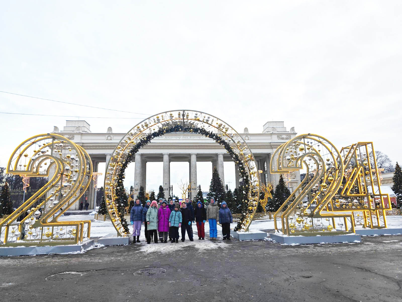 Воспитанницы приюта для девочек Покровского монастыря посетили катки Москвы