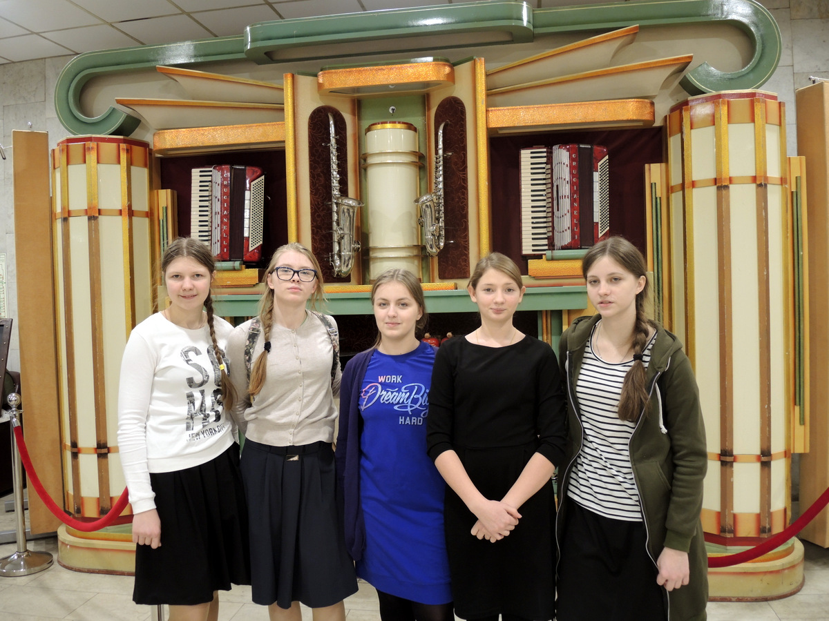 Учащиеся 8 класса православной гимназии в Троице-Лыкове посетили Российский национальный музей музыки