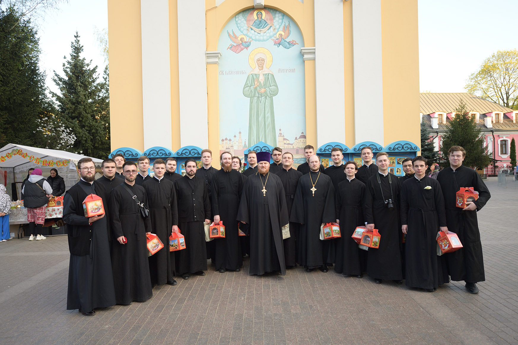Воспитанники Таврической духовной семинарии посетили Покровский монастырь