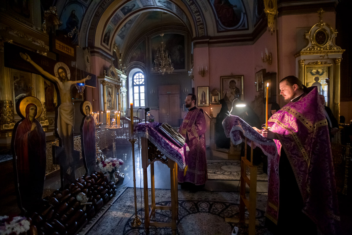 Пассия в Покровском монастыре в неделю Крестопоклонную