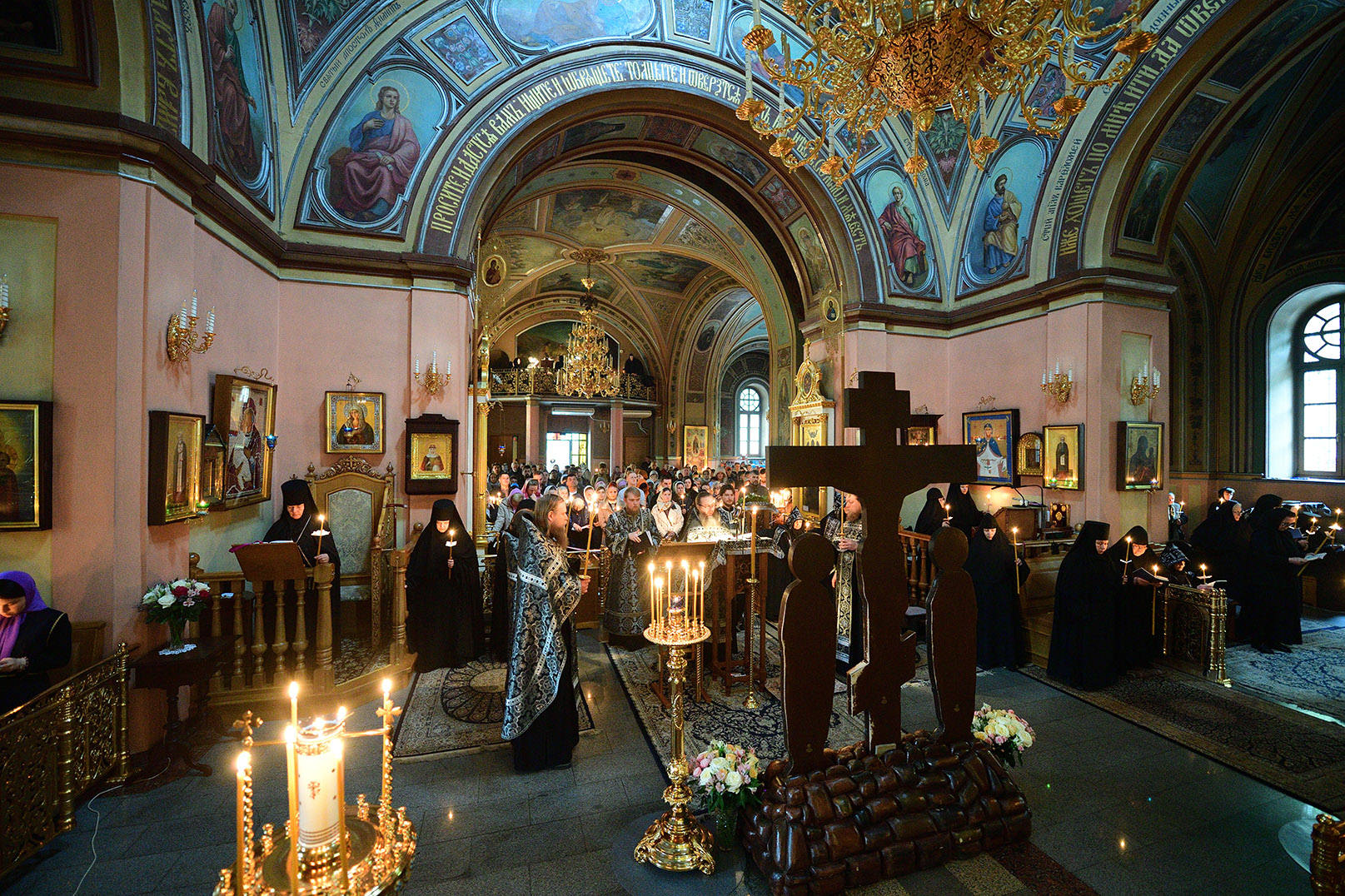 Чтение 12 Страстных Евангелий. Покровский женский монастырь