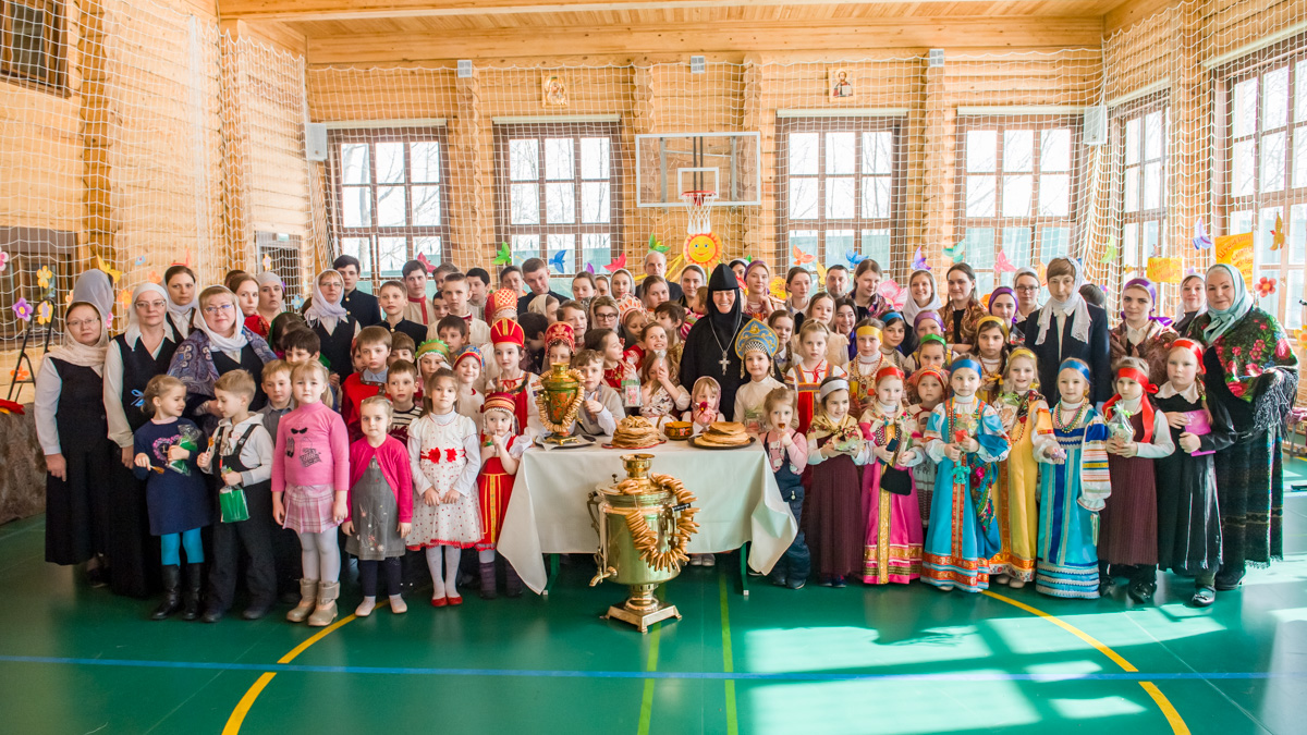 Видео праздника широкая масленица в Православной Гимназии на Патриаршем подворье в Троице-Лыково