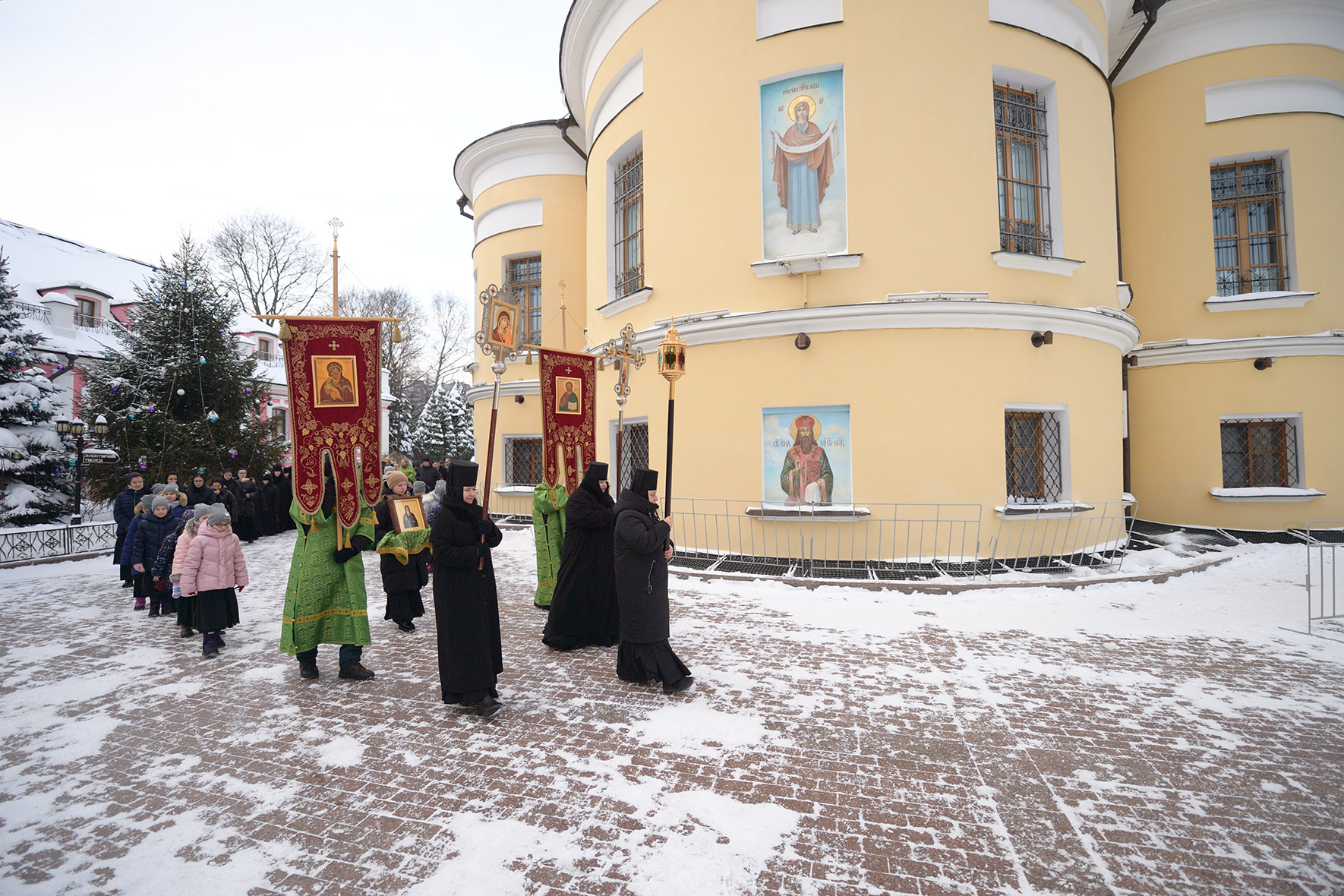 Престольный праздник - День преставления преподобного Нила Столобенского в Покровском женском монастыре