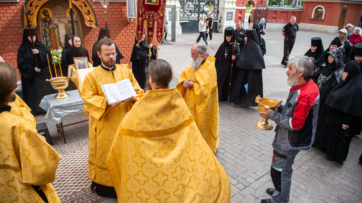 Престольный праздник обители в день памяти святых Петра и Февронии