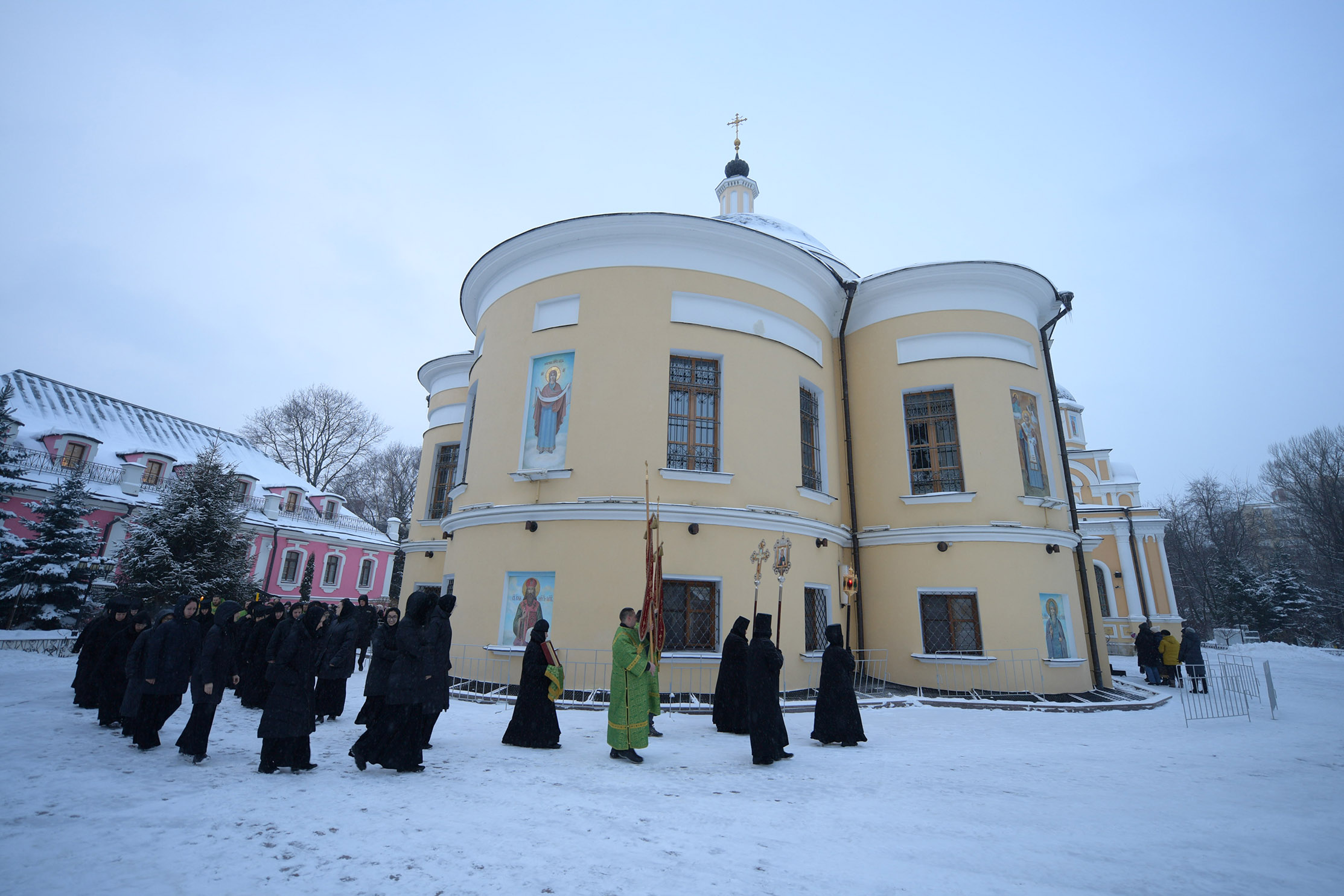 Престольный праздник - День преставления преподобного Нила Столобенского в Покровском монастыре