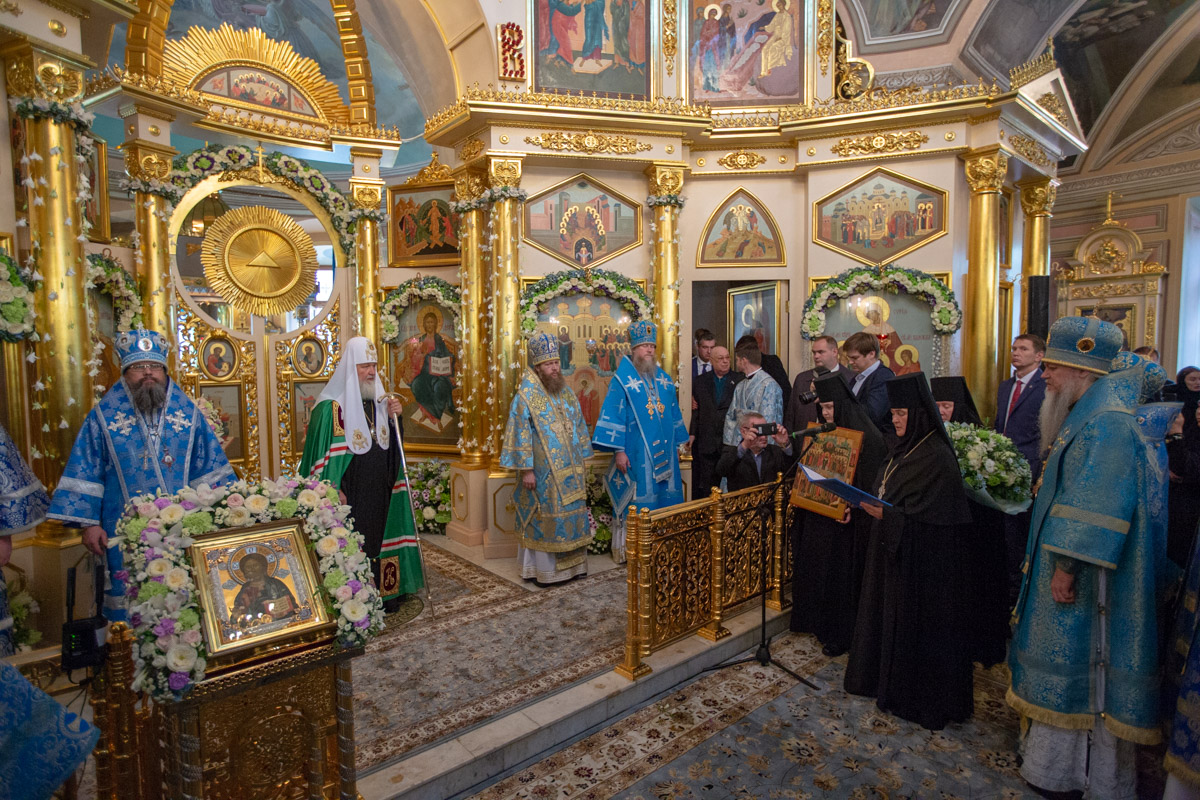 На престольный праздник Покровского монастыря Святейший Патриарх Кирилл совершил Божественную литургию