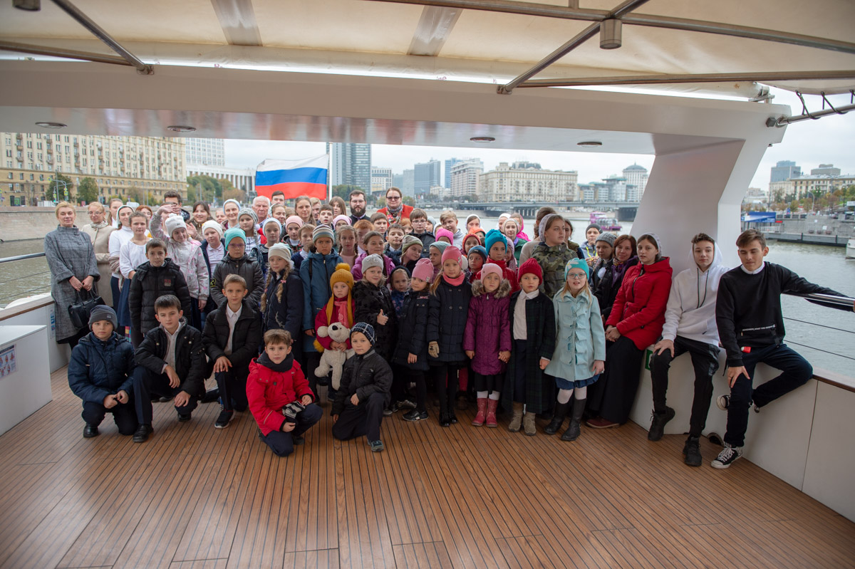 Экскурсия по Москва-реке для учащихся православной гимназии в Троице-Лыково