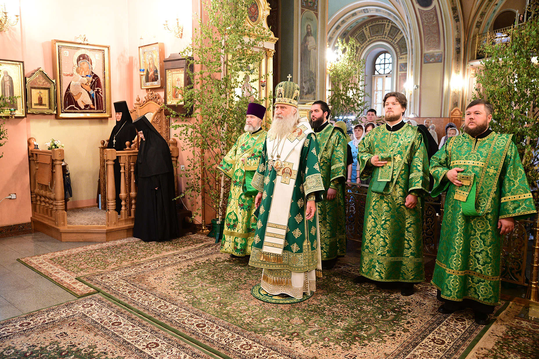 Митрополит Каширский Феогност возглавил Божественную литургию в Покровском монастыре