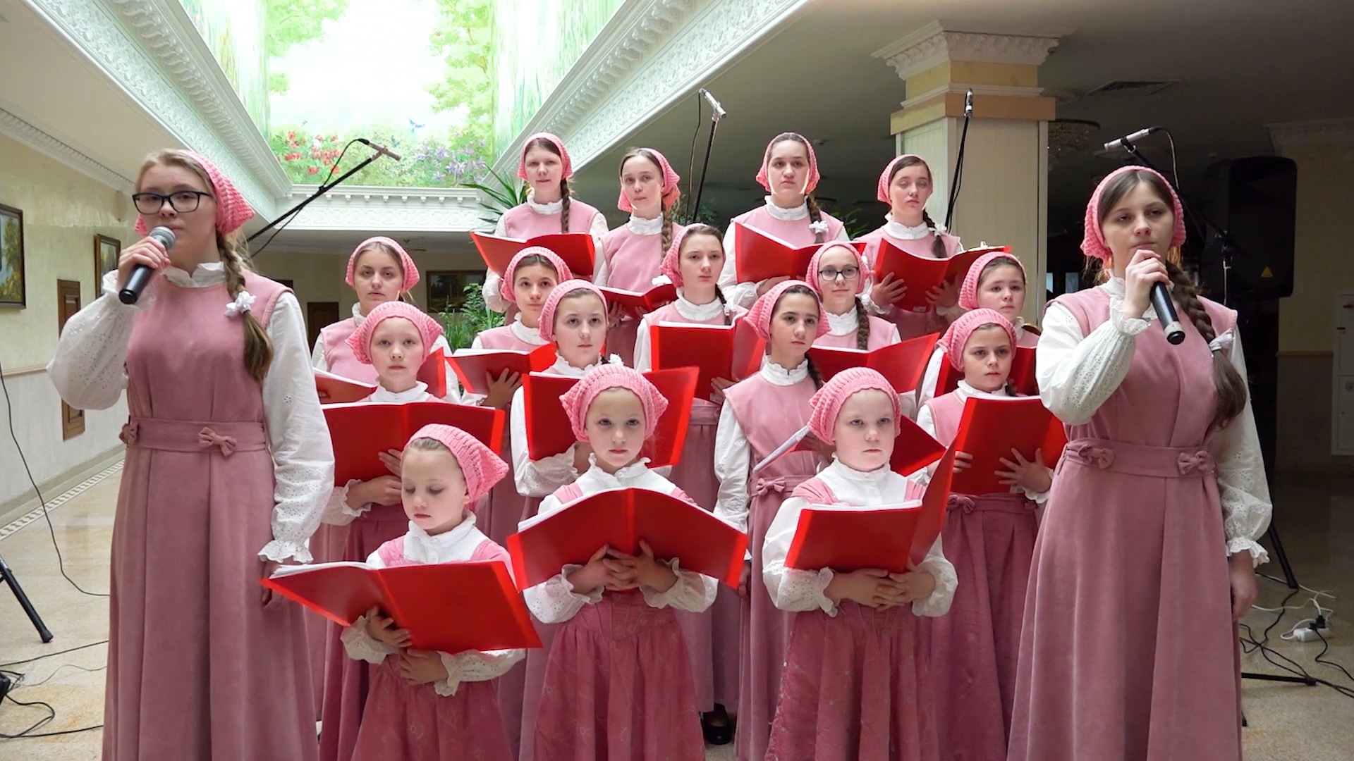 Концерт воспитанниц детского приюта ко дню канонизации Святой Матроны Московской