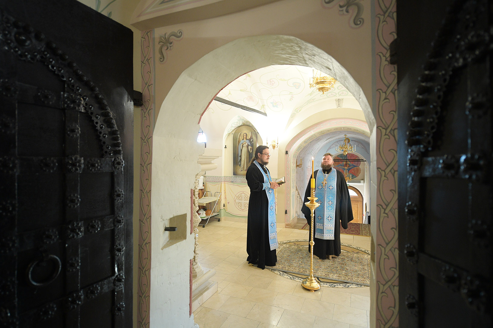 Всенощное бдение в престольный праздник подворья Покровского монастыря - явление Казанской иконы Божией Матери