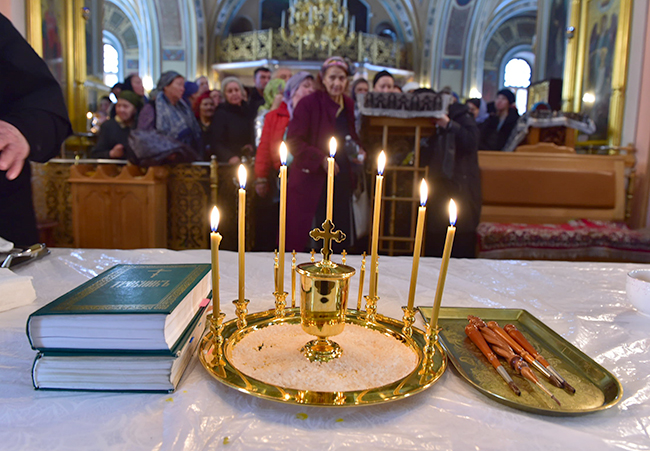 Таинство Соборования в Воскресенском храме Покровского монастыря