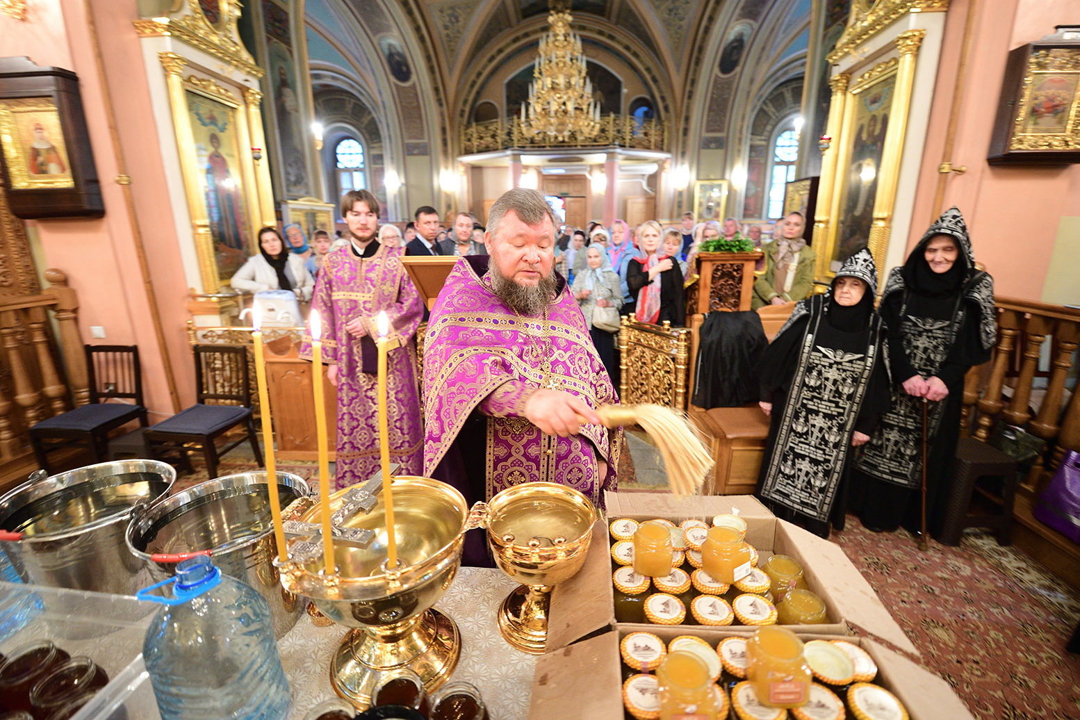 Праздник изнесения Честных Древ Животворящего Креста Господня в Покровском монастыре