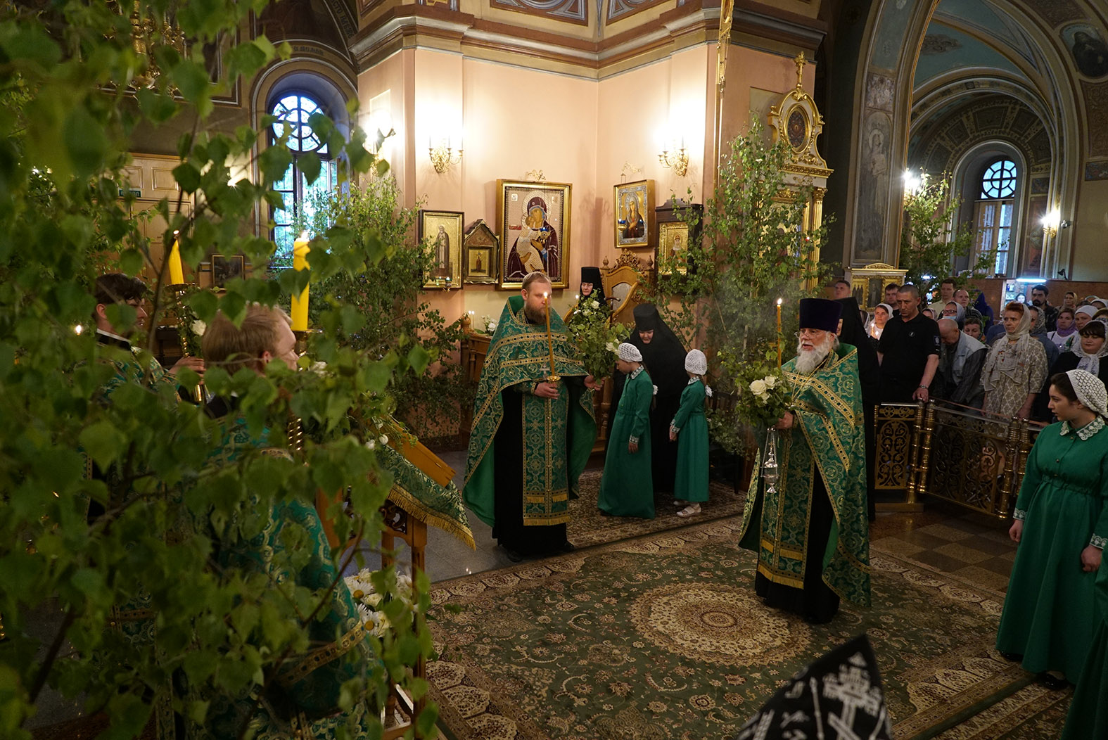 Всенощное бдение в Покровском монастыре на Праздник Пятидесятницы