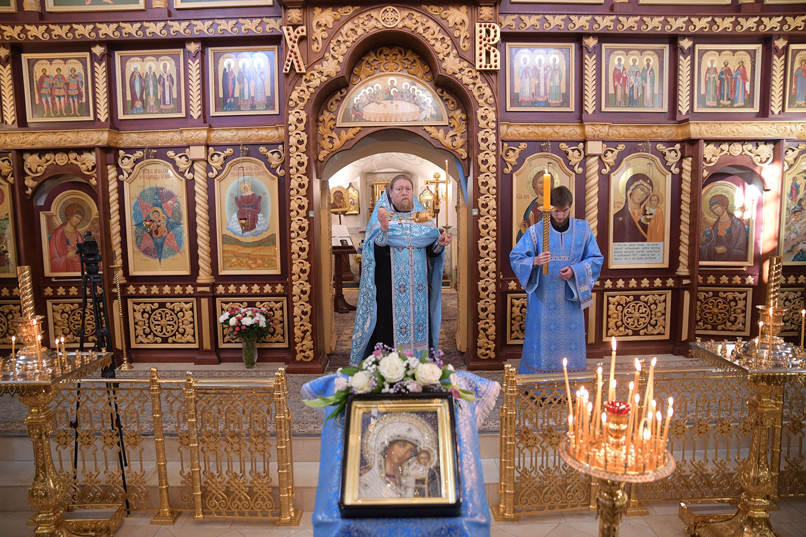 Всенощное бдение в престольный праздник подворья Покровского женского монастыря - явление Казанской иконы Божией Матери