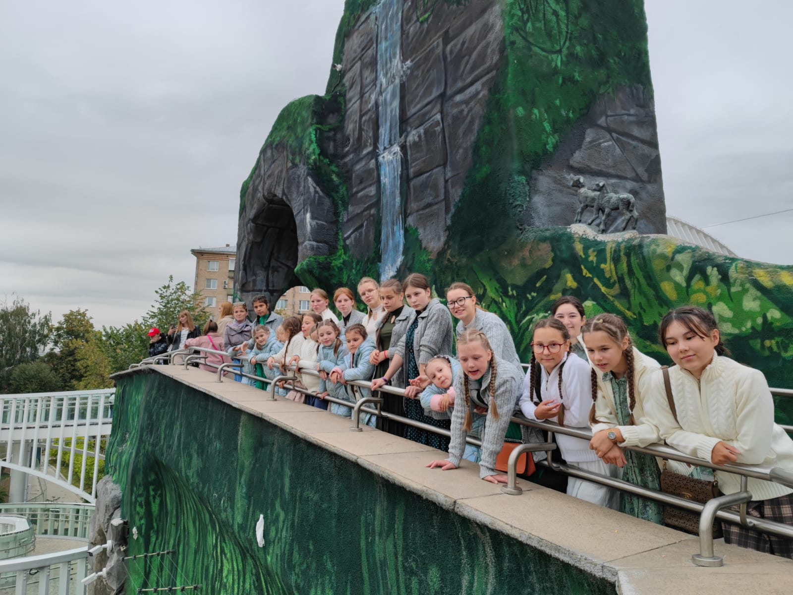 Воспитанницы приюта для девочек Покровского монастыря посетили Московский зоопарк