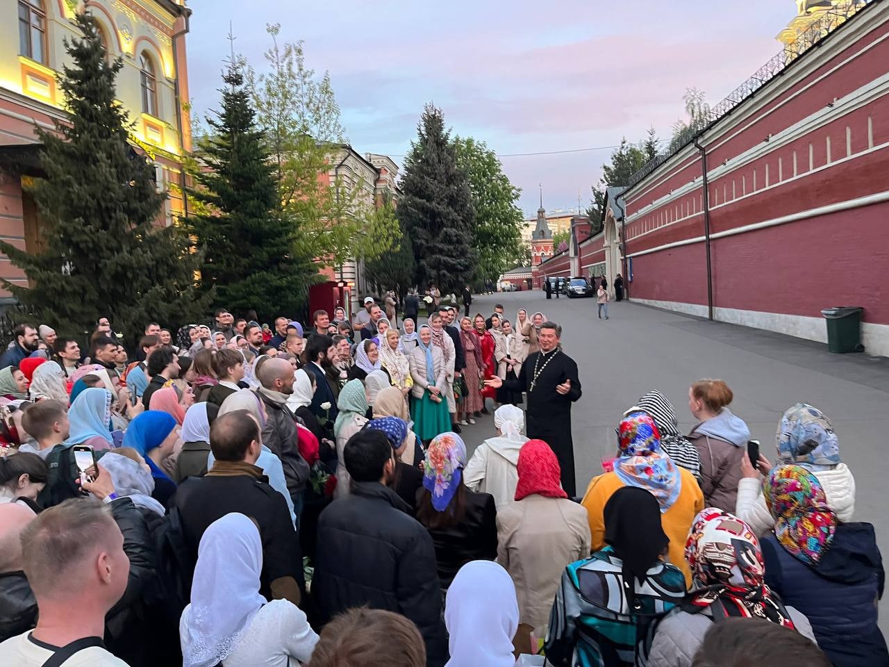 Молодёжный молебен у мощей святой Матроны Московской