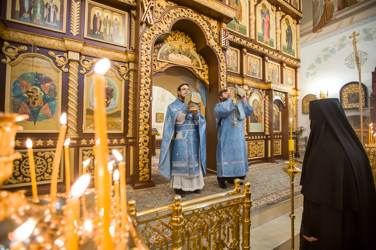 Престольный праздник подворья Покровского монастыря - явление Казанской иконы Божией Матери