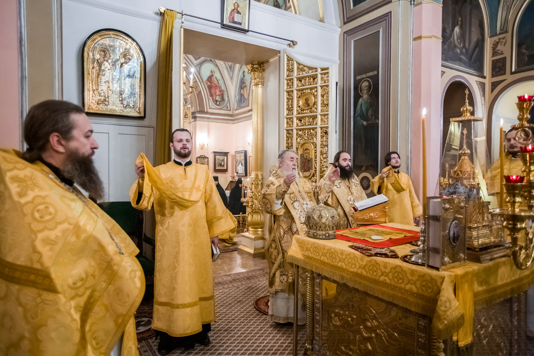 Воскресную литургию возглавил Высокопреосвященнейший Ириней Митрополит Днепропетровский и Павлоградский