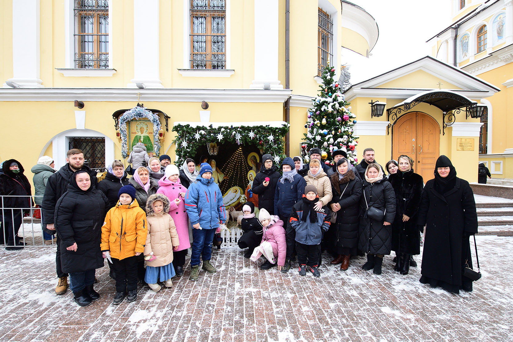 Покровский ставропигиальный женский монастырь посетили дети из Бердянска