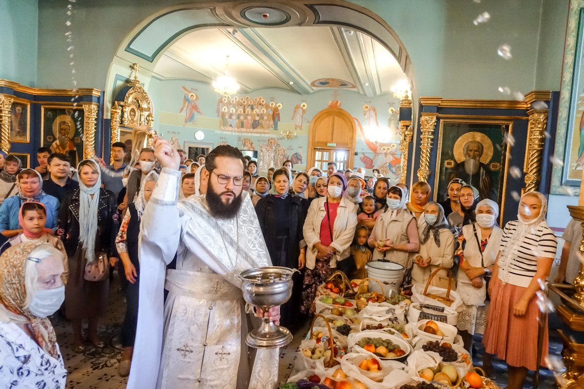 Праздник Преображения Господня на подворье монастыря в Троице-Лыково