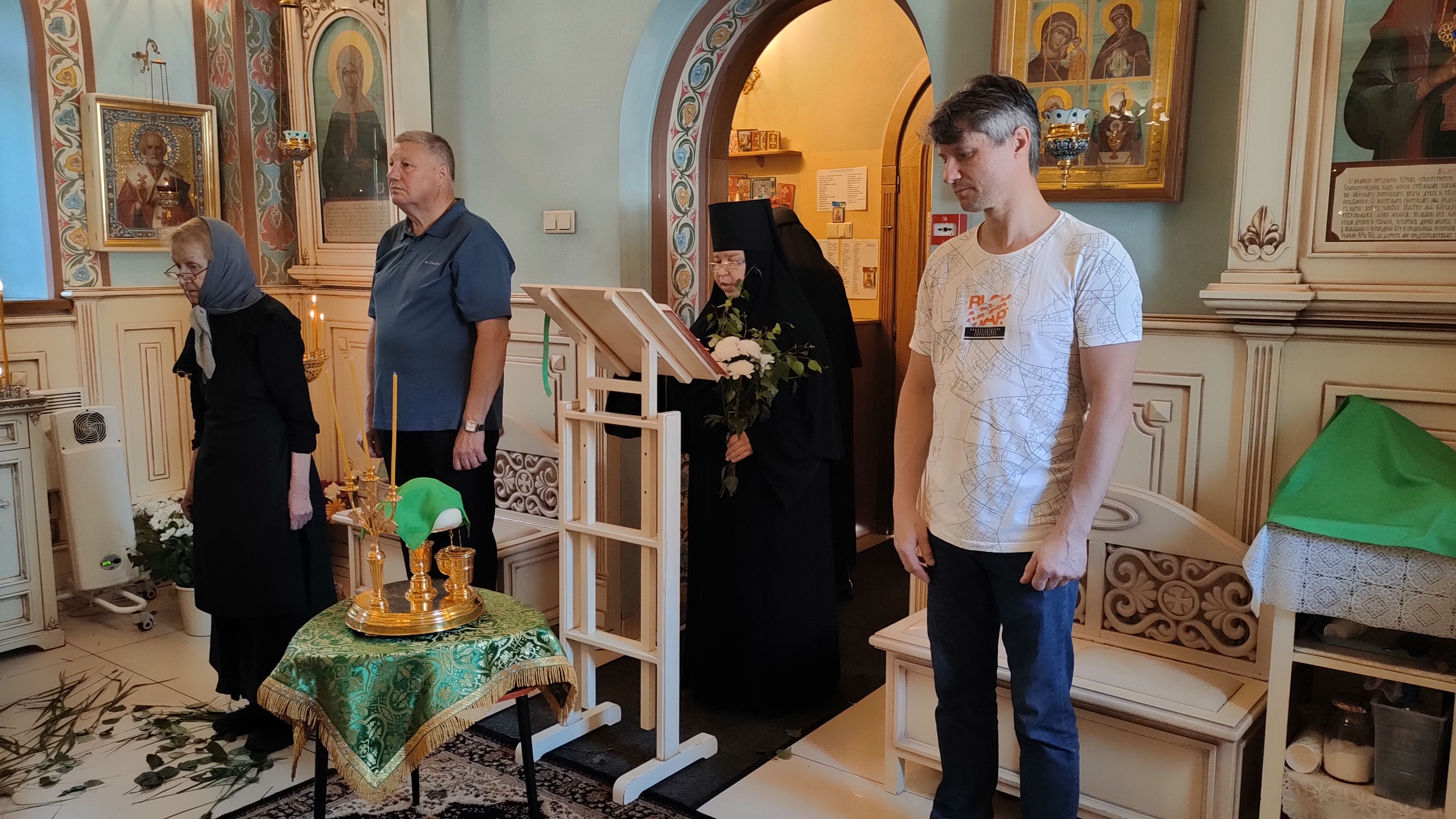 День Святой Троицы. Подворье Покровского монастыря – храм блаженной Матроны Московской на пересечении Варшавского шоссе и МКАД