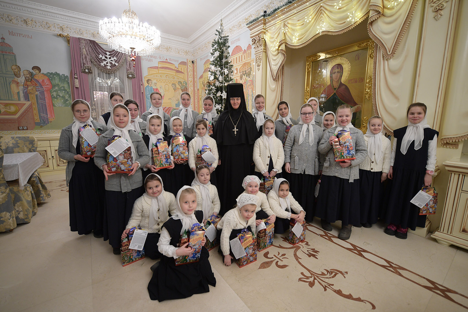 Поздравление с наступающим Новым годом и светлым праздником Рождества Христова Светланы Владимировны Медведевой