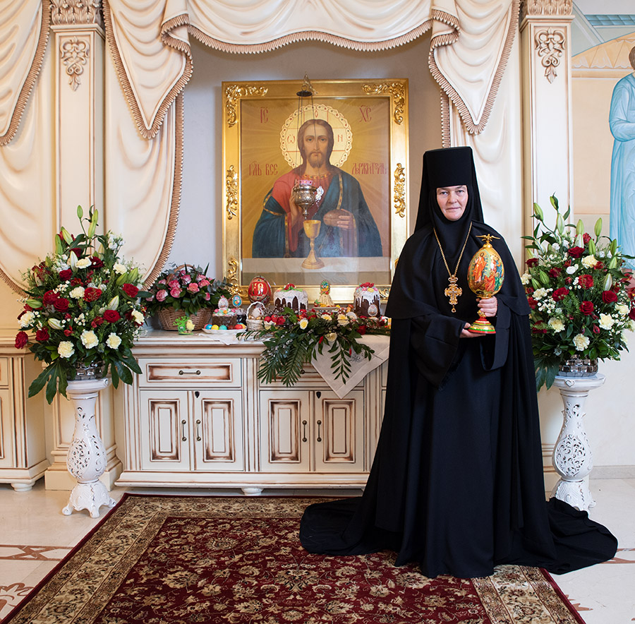 Поздравление Игумении Феофании со светлым праздником Святой Пасхи Христовой