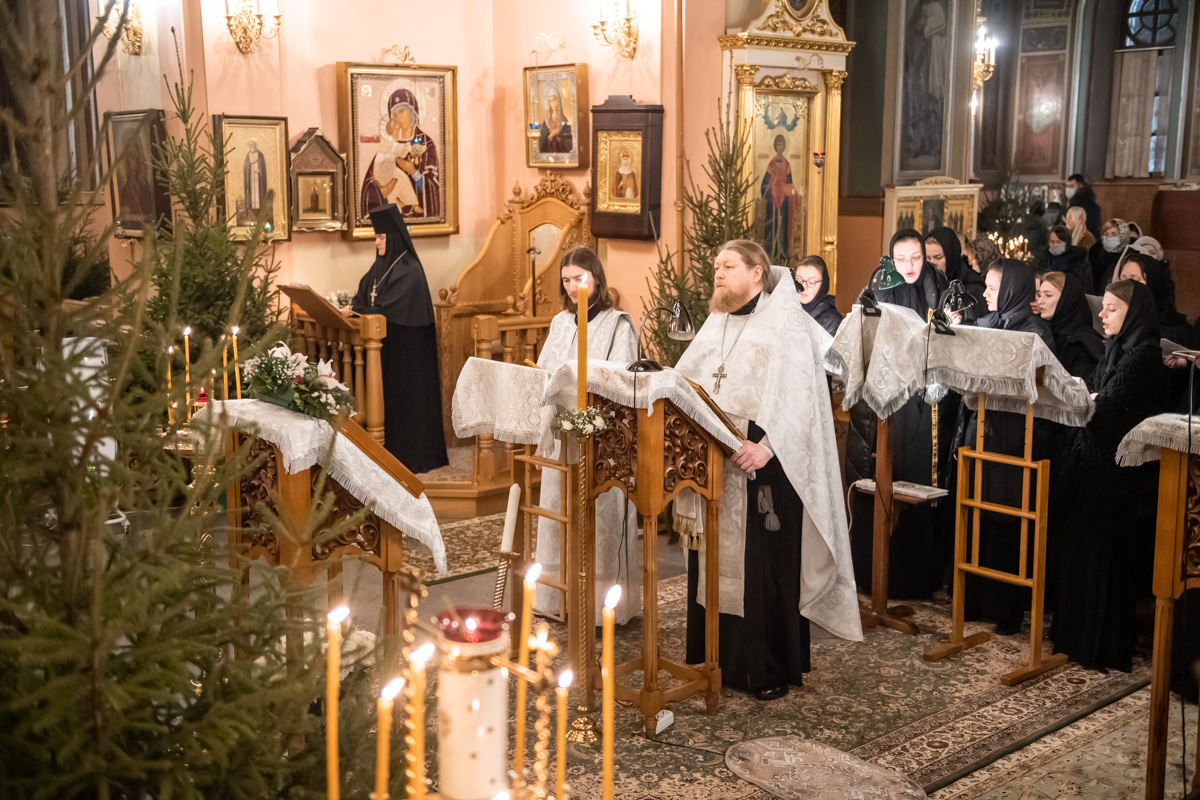 Царские часы на навечерии Рождества Христова в Покровском монастыре