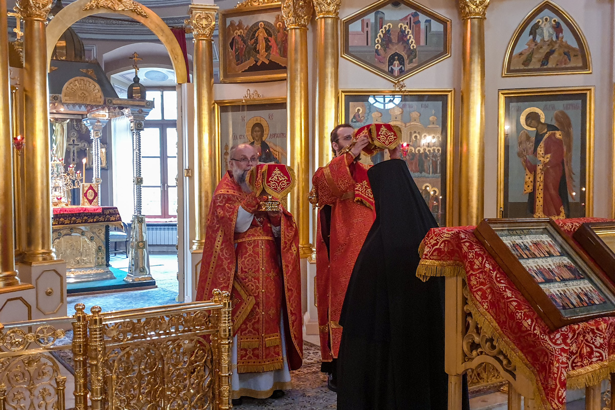 Божественная литургия в 75-ую годовщину Победы в Великой Отечественной войне
