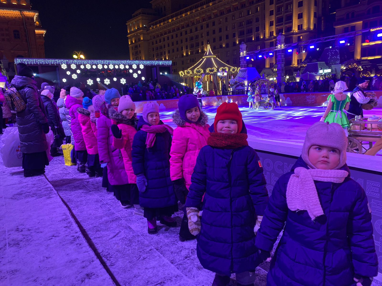 Воспитанницы приюта для девочек Покровского монастыря посетили ледовое шоу