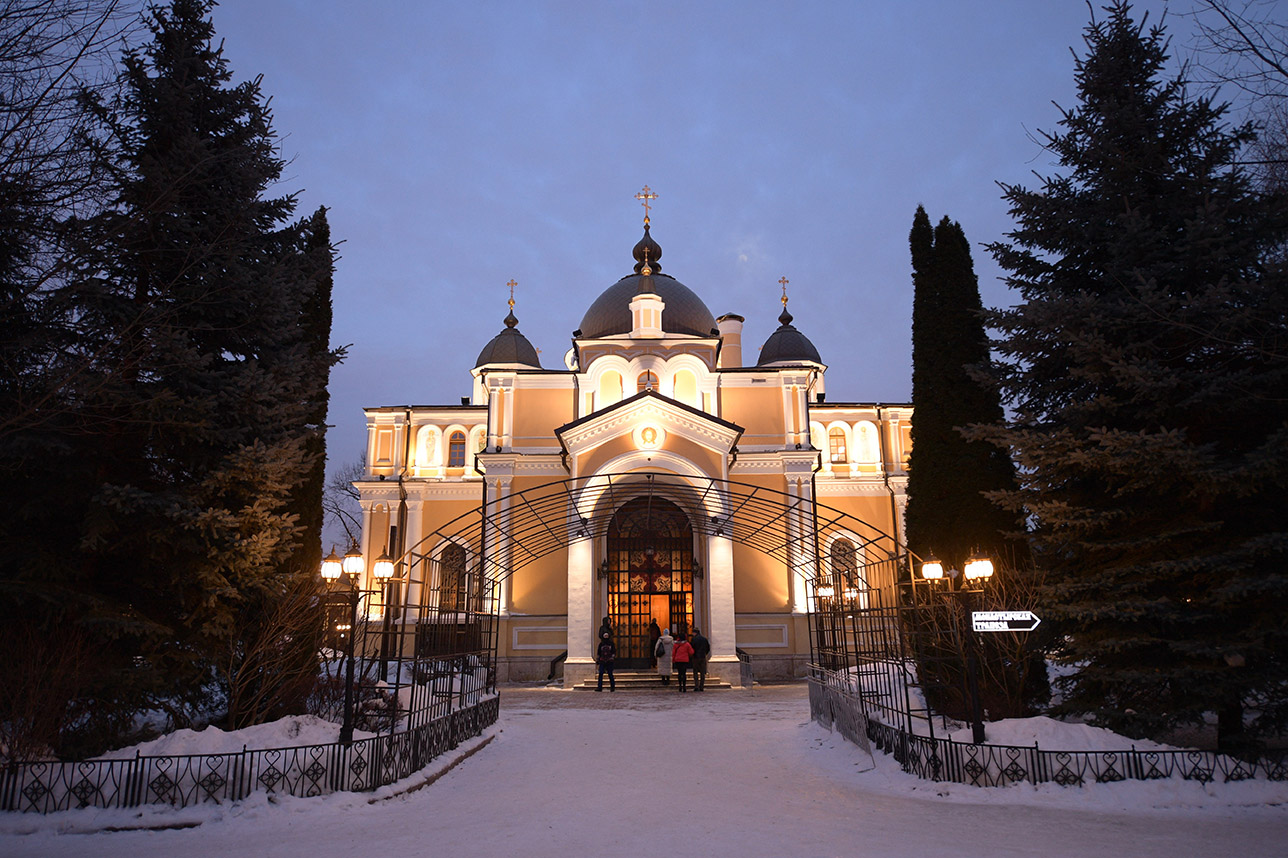 Зима в Покровском монастыре
