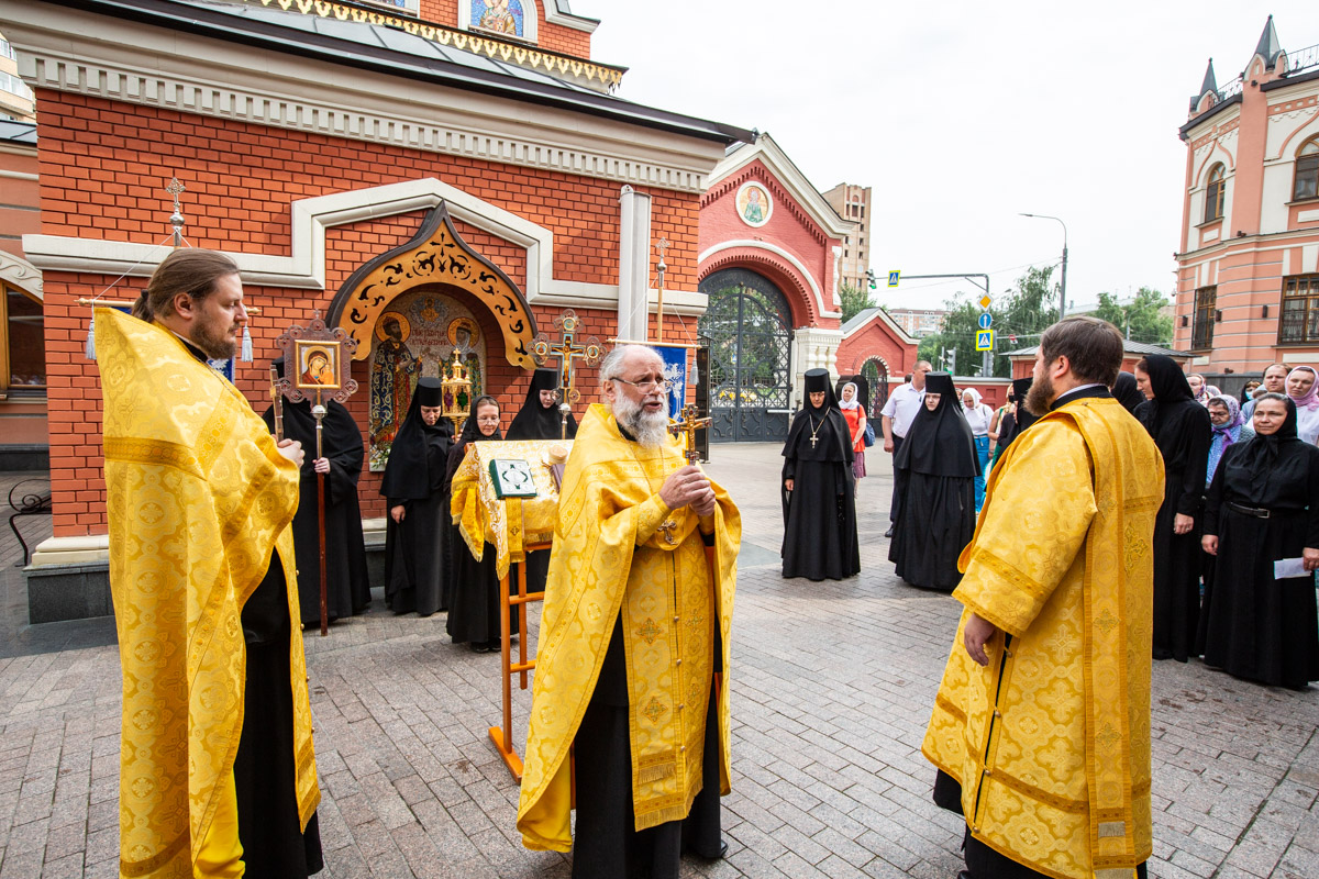 Престольный праздник обители в день памяти святых Петра и Февронии