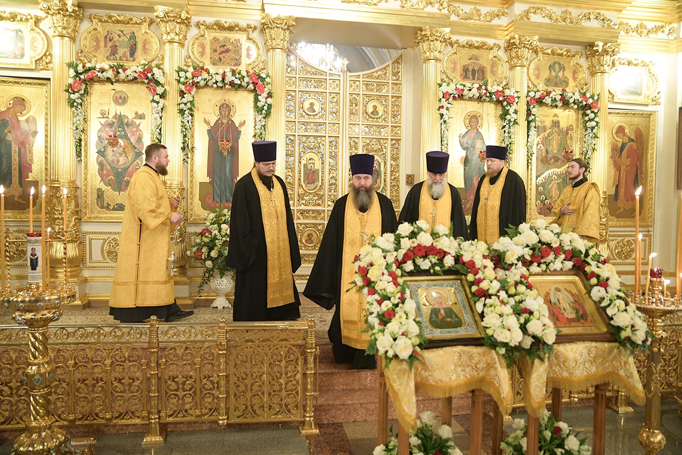 Всенощное бдение в праздник обретения мощей святой праведной Матроны Московской