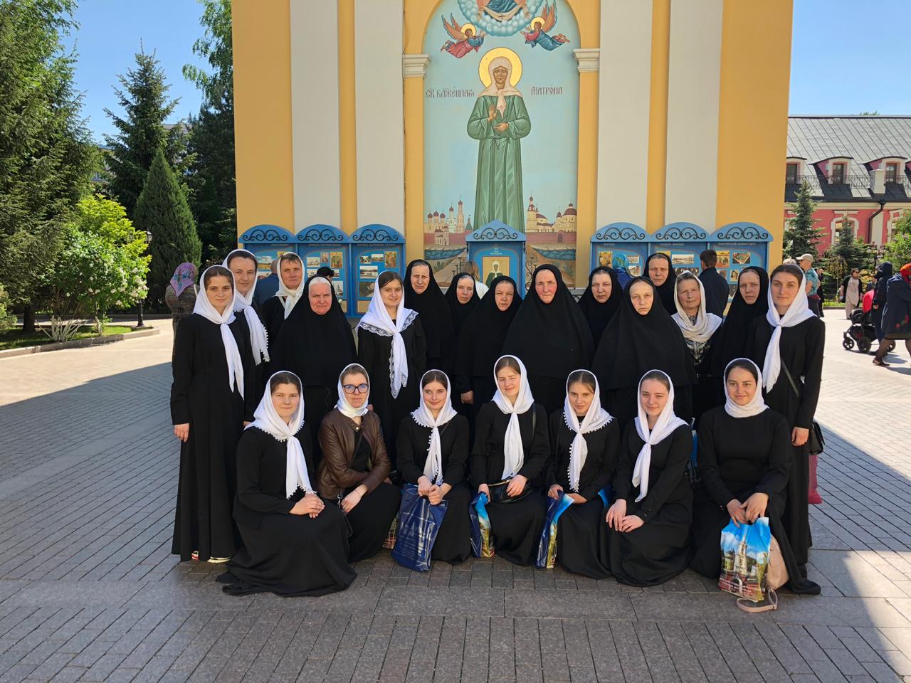 Покровскую обитель посетили выпускницы регентского училища при Корецком монастыре