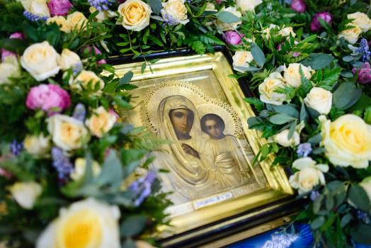 Всенощное бдение в канун праздника Казанской иконы Божией Матери на подворье Покровского монастыря в селе Марково