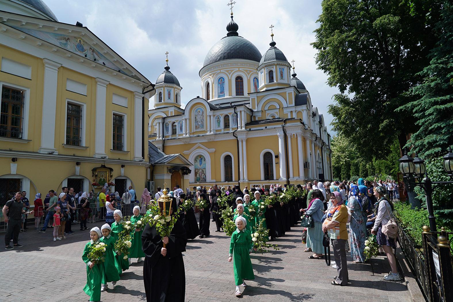 День Святой Троицы - Пятидесятница в Покровском монастыре