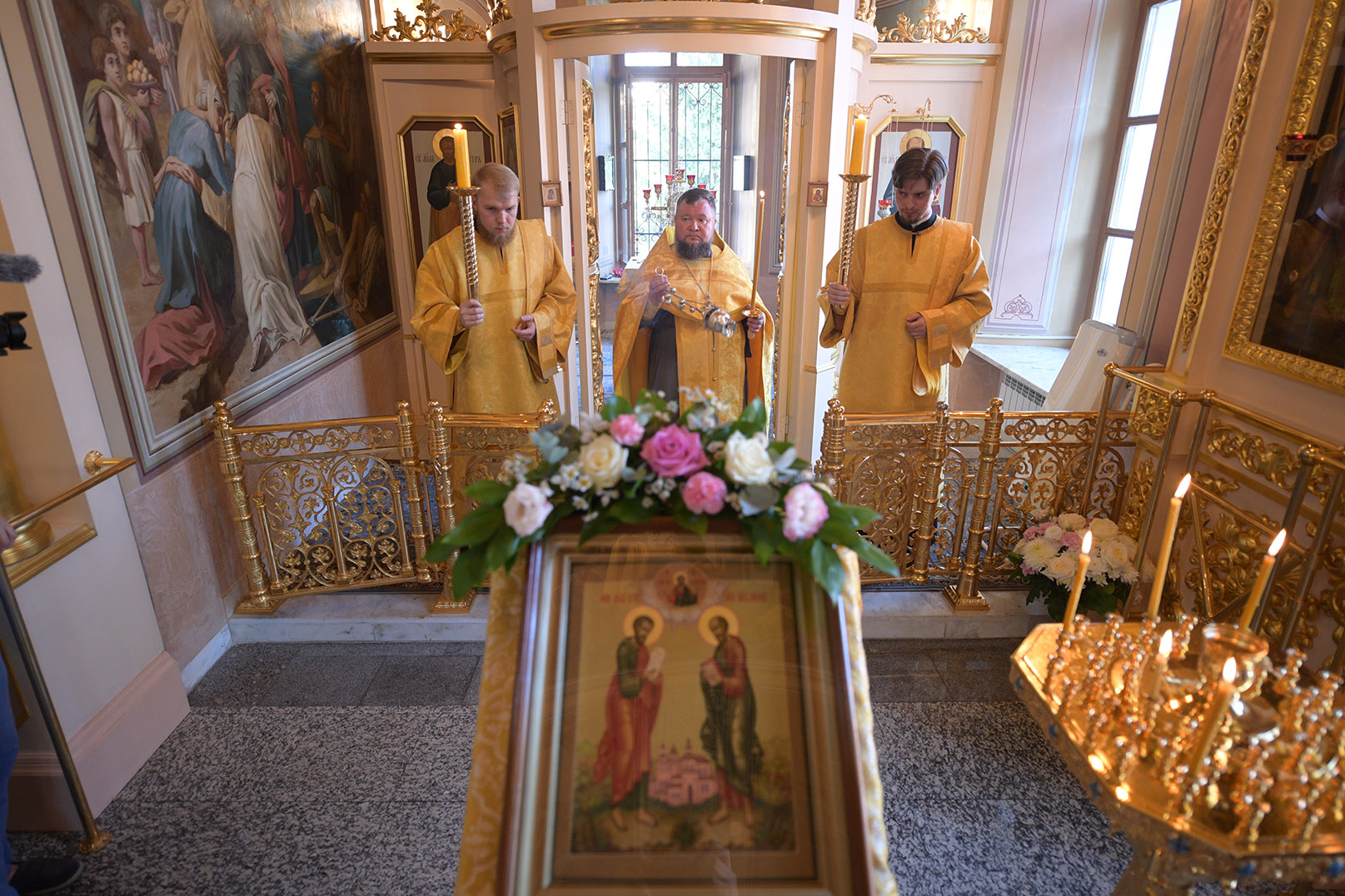 Всенощное бдение в престольный праздник монастыря в день памяти святых первоверховных апостолов Петра и Павла