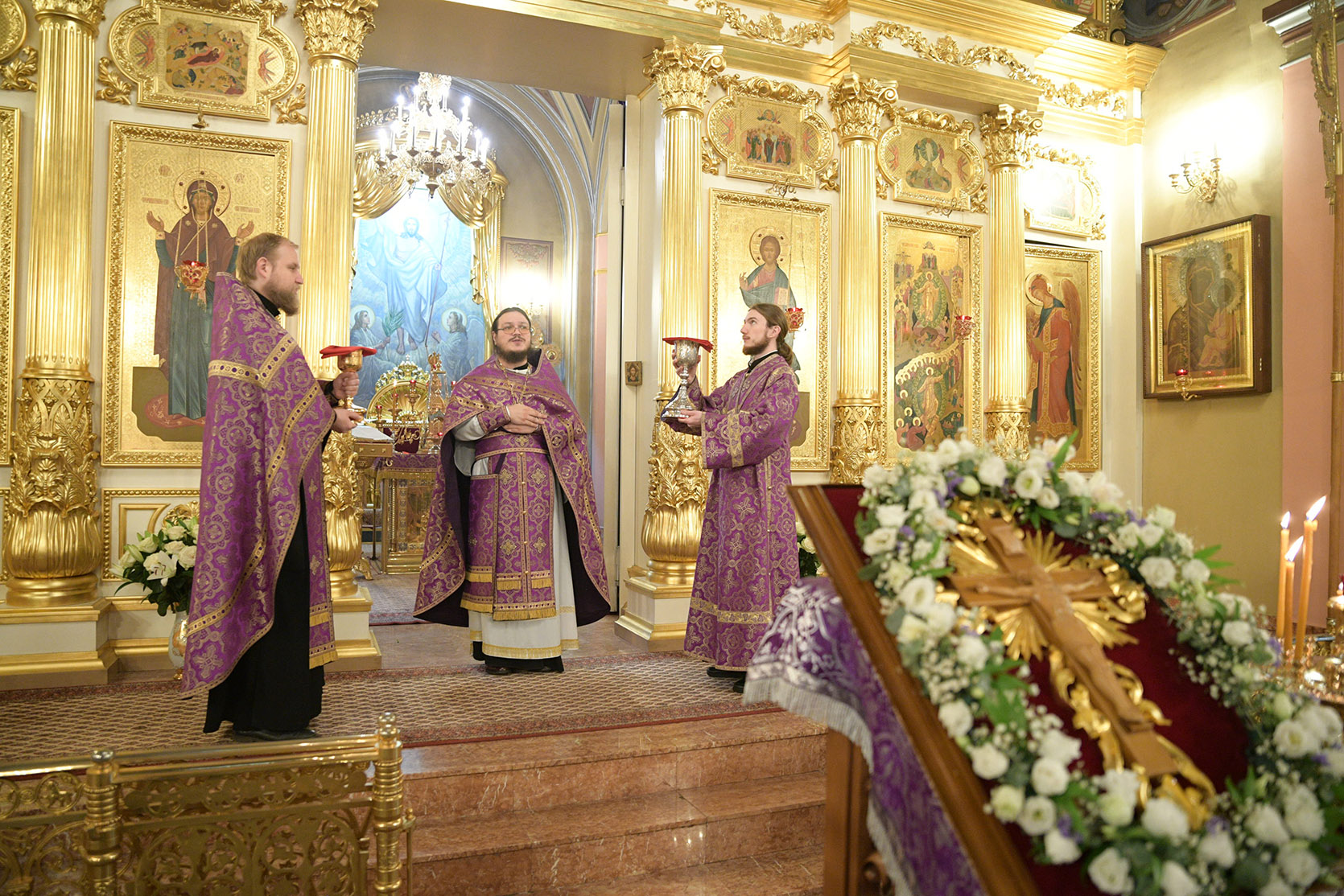 Воздвижение Честного и Животворящего Креста Господня в Покровском монастыре