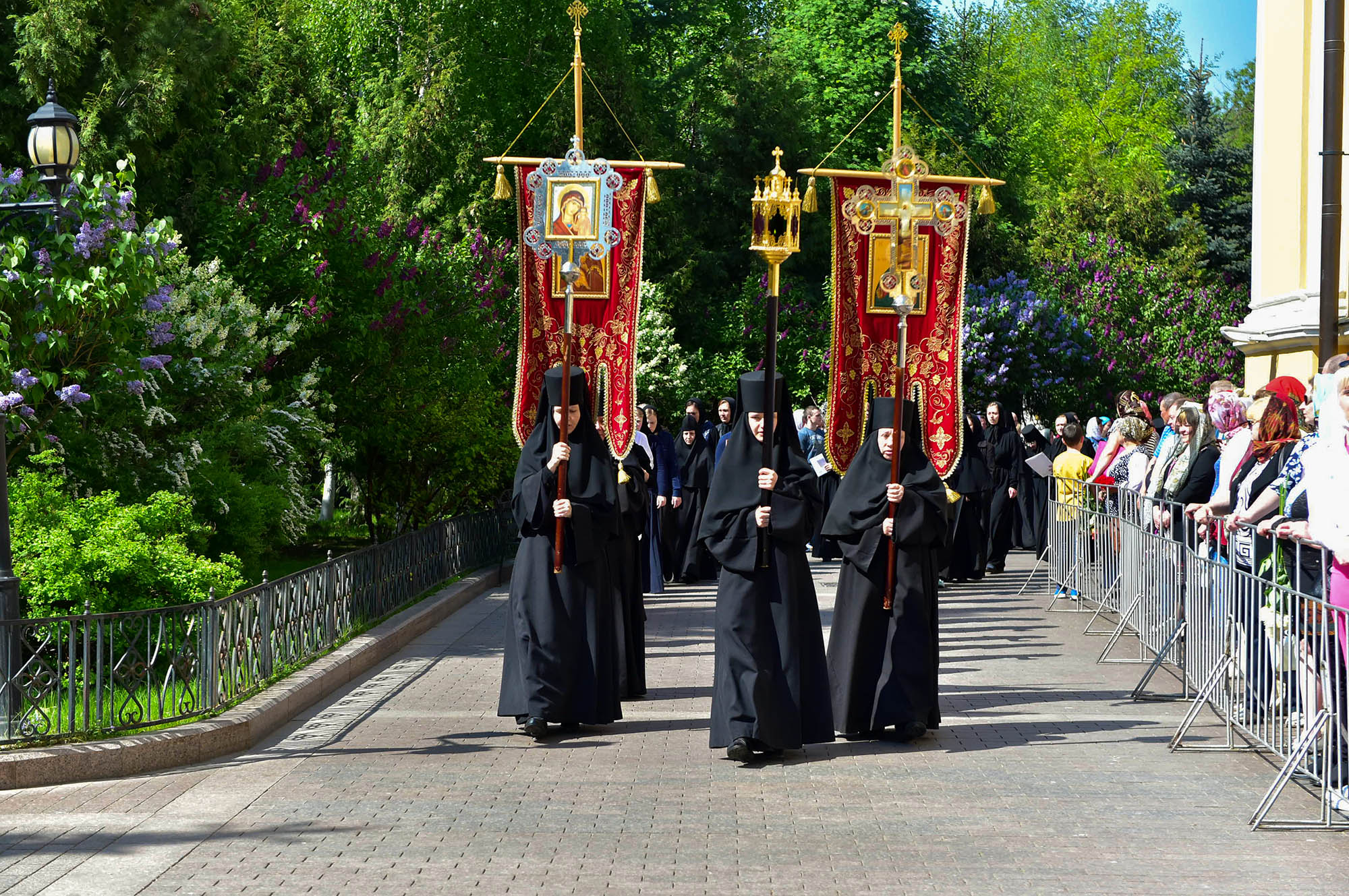 Крестный ход в твери. Крестный ход в монастыре. Крестный ход на Пасху. Крестный ход Вильнюс. Покровский женский монастырь на Таганке крестный ход.